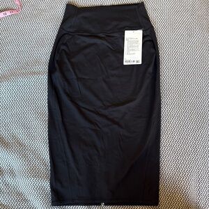 Lululemon black size 6 Align Nulu slim fit HR skirt high rise